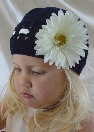 crochet beanie cap with daisy