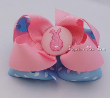 Shrimp 'n Grits Bunny Button Bow